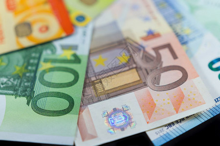 欧元票据和信用卡业务金融概念商业和金融概念旅行的银图片