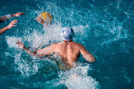 游泳水球是团队运动池男人图片