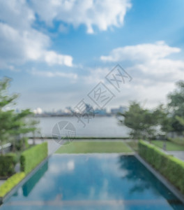 场景城市背的河边游泳池抽象模糊的美丽景色充满了城市风景背绿色图片