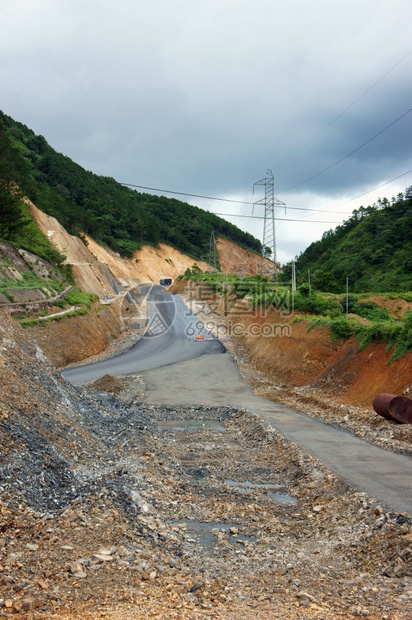 越南公路项目不完整山口和石头堆积如的山口街道交通扩展计划阴云日景色惊人场岩石亚洲图片