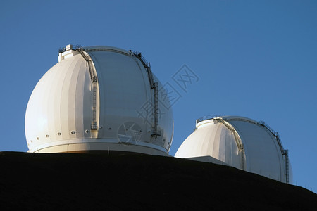 MaunaKeea观测天文站是位于美国夏威夷大岛的MaunaKeea峰顶上的天文学研究设施汇编由于地处黑暗的天空低湿度和高于大气图片