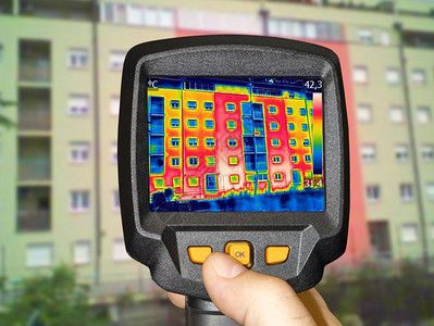 使用红外热摄像头的住宅楼记录热损耗情况生态住房家庭图片