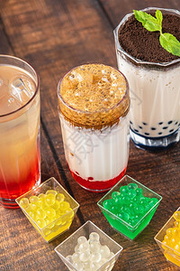 日本人糖清爽深底含泡茶的柠檬水图片