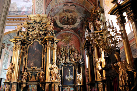 相信天主教堂中美丽的大厅内地金墙图片