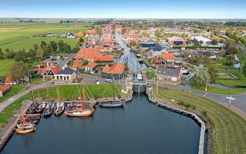 来自荷兰弗里斯城市工作团的空中飞机船木制的运河图片