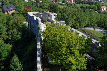 斯洛文尼亚Celje中世纪城堡的巴斯山古老锯齿图片