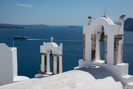 白色的假期希腊圣托里尼岛伊亚村的教堂钟楼地中海图片