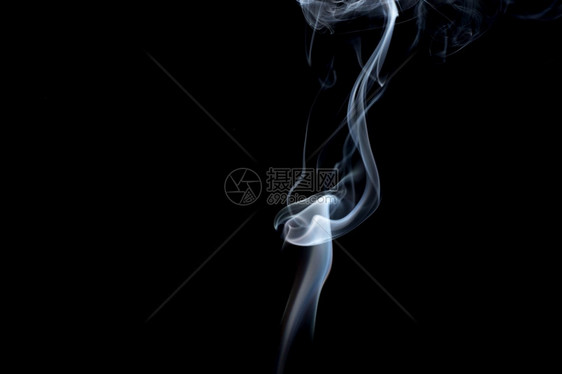 热的颜色多雾路段黑背景火灾设计上的白烟图片