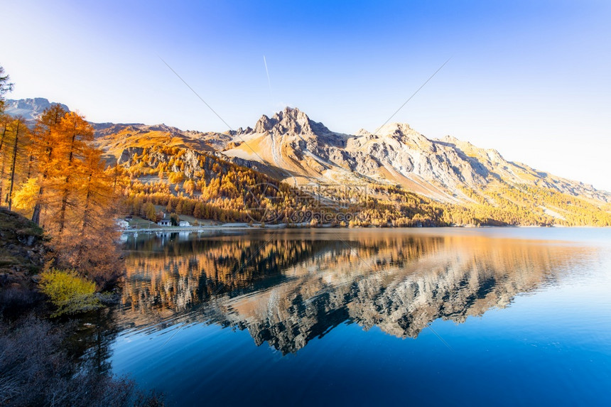 环境瑞士高山风景有恩加丁湖和镜像山全景框架图片