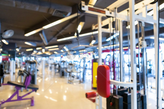 健身房关心体现代操室内健身俱乐部和俱乐部配备体育锻炼设健身中心内图片