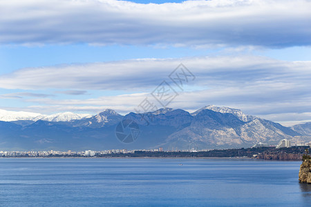 安塔利亚海和山地景观图片