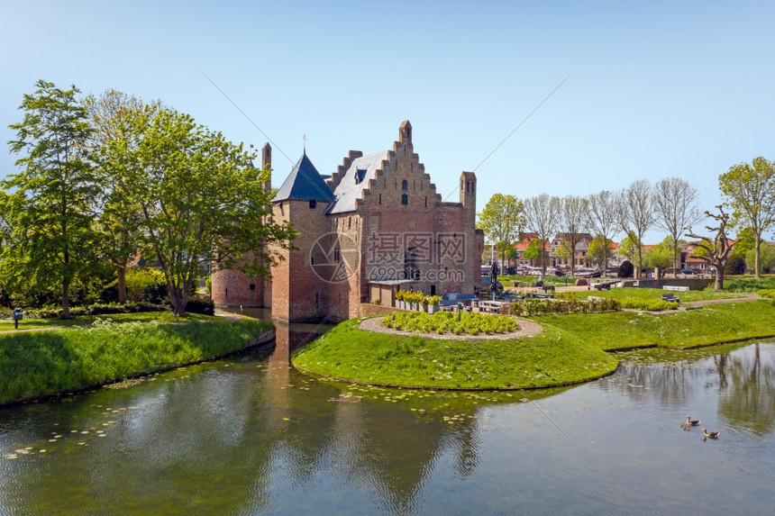 外部的老来自荷兰梅德姆卜利克Radboud城堡的航空水图片
