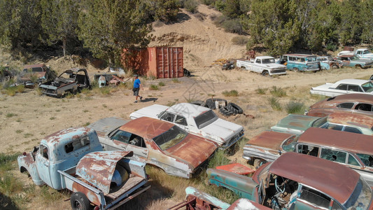 垃圾景观美国UTAHUTAH2018年6月日农村废弃停车场旧犹他州图片