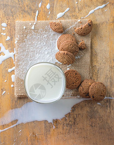 食物糖巧克力饼干和奶水的顶部视图小吃自制图片