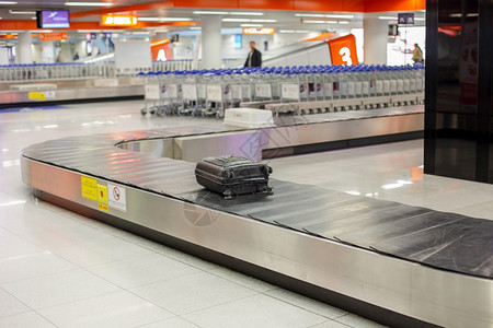 目的地恢复旅行在机场丢失李分拣机场传送带上的行李机场丢失传送带上的行李图片