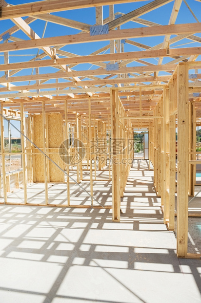 木制的不动产天空新住宅建筑房屋木制以蓝天为挡板图片