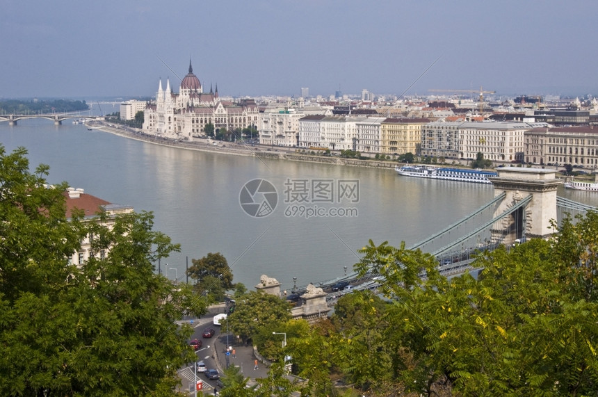 东契奇狂揽三双仍难救主独行侠主场惜败太阳止步季后赛第二轮