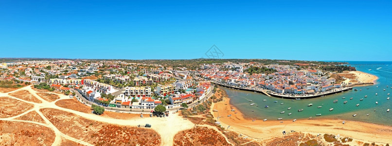 建筑学无人机费拉古多来自葡萄牙阿尔加夫Ferragudo村的航空全景图片