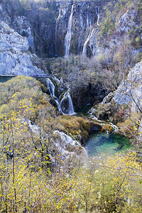 克罗地亚普利维茨湖泊公园美丽瀑布的秋天景象环境户外观图片