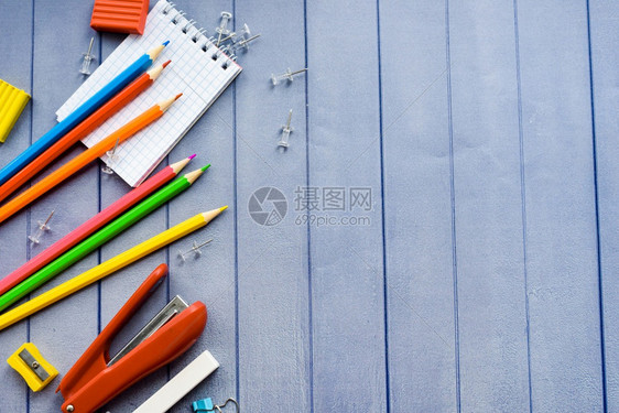 学校美术用品图片