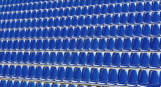 竞技场临时论坛上的折叠蓝色塑料椅选择焦点临时论坛上的折叠蓝色塑料椅选择焦点粉丝游戏图片
