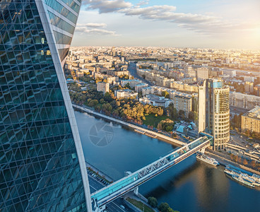 大街莫斯科国际商业中心莫斯科市与进化塔Bagrastration桥20塔和莫斯科河的空中观测从莫斯科国际商业中心玻璃现代的图片