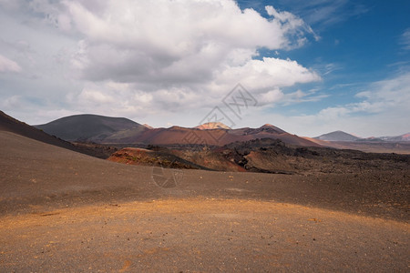 地形旅行西班牙金萨罗特兰岛蒂曼法亚公园的神奇火山景观和熔岩沙漠红色的图片