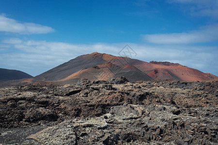 国民旅行地标西班牙金萨罗特兰岛蒂曼法亚公园的神奇火山景观和熔岩沙漠图片