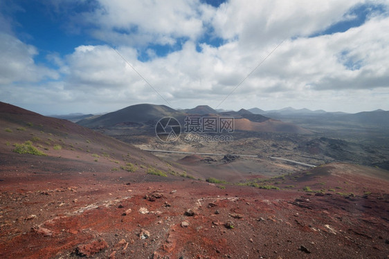 谷地标西班牙金萨罗特兰岛蒂曼法亚公园的神奇火山景观和熔岩沙漠云图片