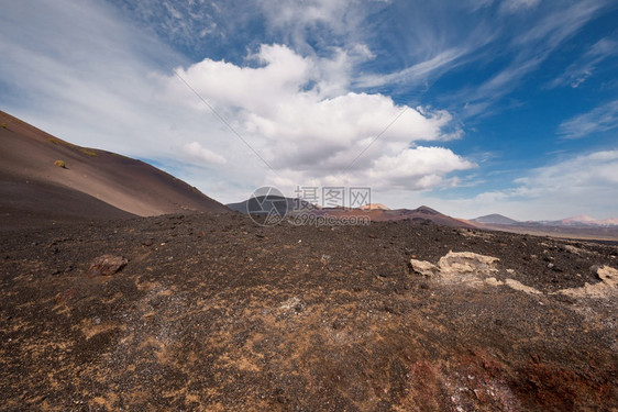 西班牙金萨罗特兰岛蒂曼法亚公园的神奇火山景观和熔岩沙漠石风景优美吸引力图片