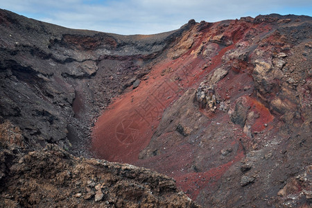 旅游惊人的云西班牙金萨罗特兰蒂曼法亚公园的火山喷坑卡萨诺岛图片