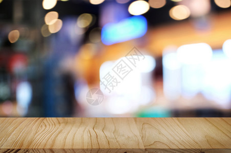 美食现代的木板模糊超市背景上的空木纸桌面Name图片