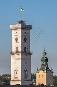 晴天雷诺克建造乌兰利沃夫市场广LvivLviv0721市政厅在乌克兰利沃夫一个阳光明媚的暑夏日市政厅图片