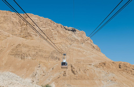 土地景观古老的离死海电缆车至马萨达附近Israel岛的masada高岩石图片