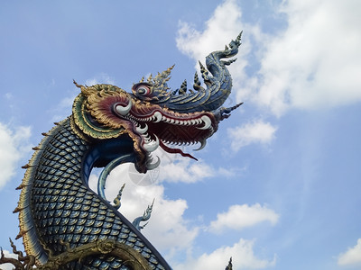 亚洲艺术龙泰国寺庙中美丽的长宫雕像图片