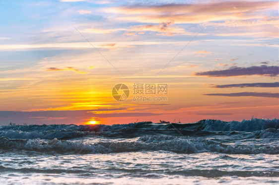 红色的天堂海边夕阳天空是紫色夕阳天空是紫色海边夕阳晚上图片