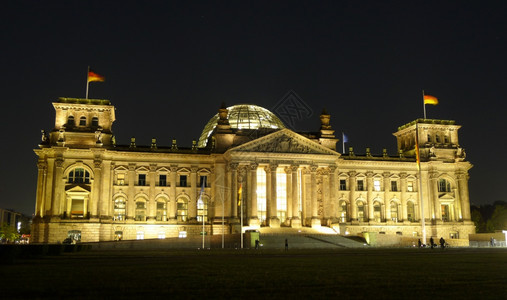 旅游在德国柏林和欧洲建立联邦议院的帝国大厦前夜直观察天际线支柱图片