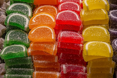 品种有很多糖和香味水果的多彩甜食市场果冻图片
