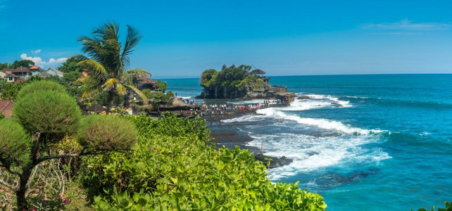 历史风景优美热带印度尼西亚巴厘岛海神庙全景拍摄图片