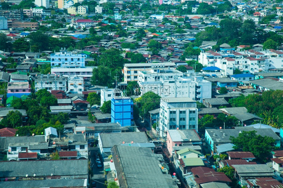 景观天空拥有高楼和小房子的曼谷市居住密度很大摩天楼图片
