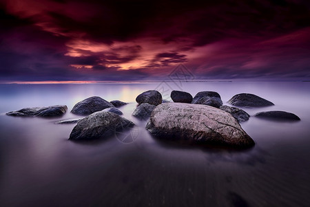 反射傍晚的岩石黄海风假期支撑图片