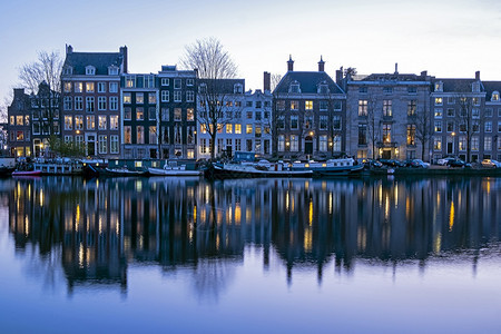 日落时荷兰阿姆斯特丹市风景运河优美首都图片