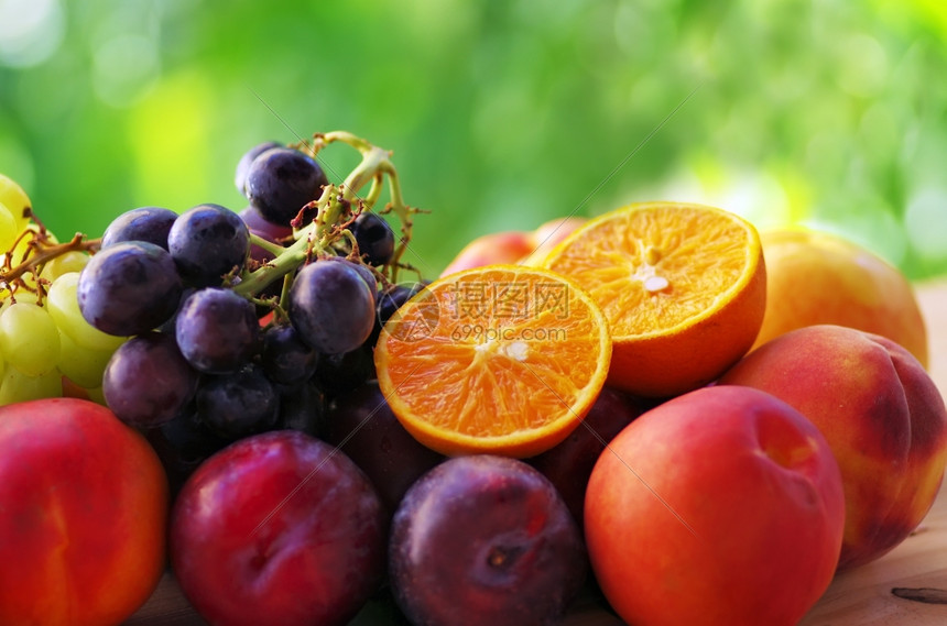 甜点食物柠檬果桃子葡萄和梅片抗氧化剂图片