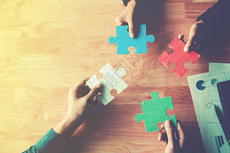 团队工作会议商业Jigsaw谜题解决方案共同概念帮助嬉皮士合作图片