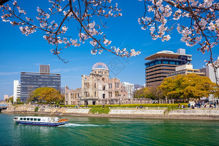 联合国教科文组织历史的广岛日本原圆顶的景象教科文组织世界遗产址樱花盛开著名的图片