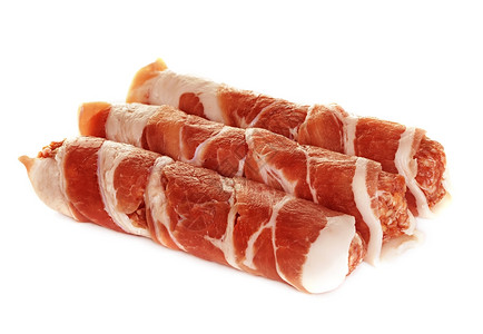 英国的熏肉用培根包着的香肠切帕奇在白色背景上被孤立屠夫图片