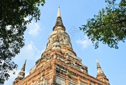 结石WatYaiChaimongkol大城府泰国的宝塔雕像佛教徒图片