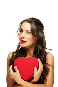 美丽的女人用红色口拿着色的心漂亮女人拿着红色的心白假期幸福图片