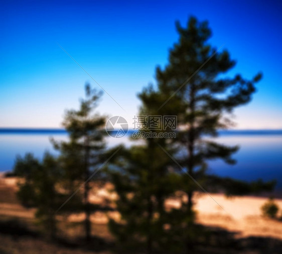 锋利的旅行反射清晨光滑山湖风景布基图片