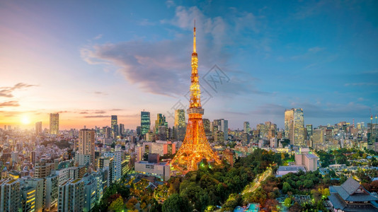 东京市风景与日暮时东京塔区夜晚日本图片